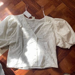 Puff sleeved top
